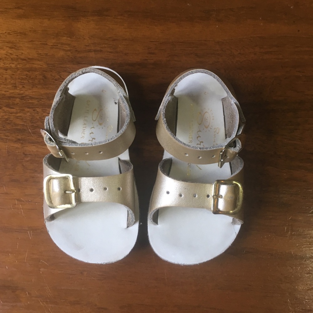 Hoy saltwater sandals gold